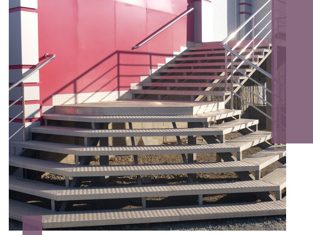 Лестницы для магазина в Армавире — изготовление и монтаж