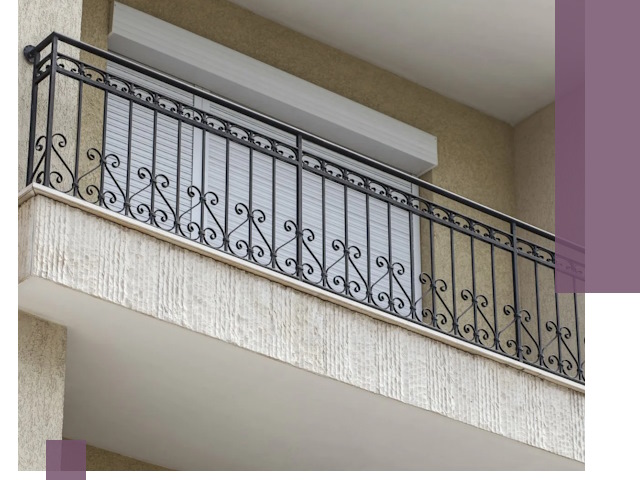 Балконные ограждения из металла и стекла в Армавире для домов