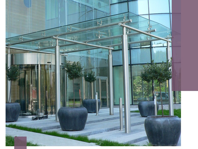 Навесы из стекла на заказ в Армавире — монтаж и установка