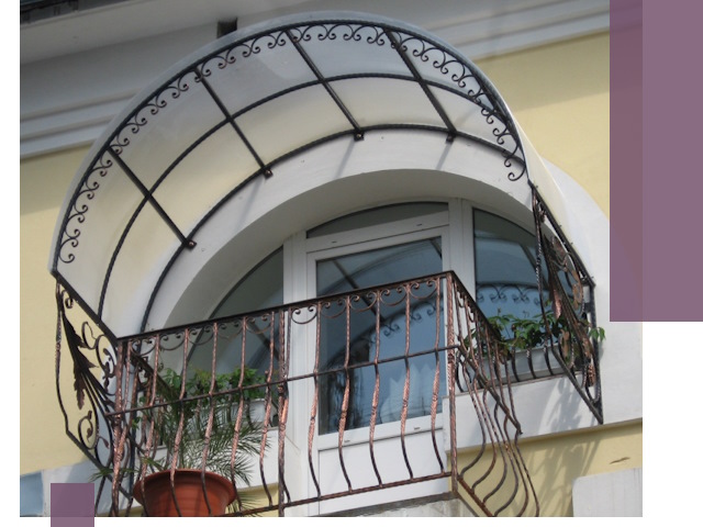 Козырьки над балконом в Армавире — изготовление и монтаж